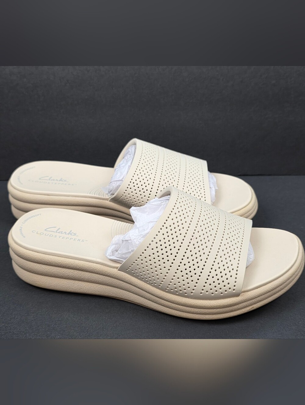 Clarks Cloudsteppers Drift Twist Slide Sandals Cream Women's 8.5M NWOB
